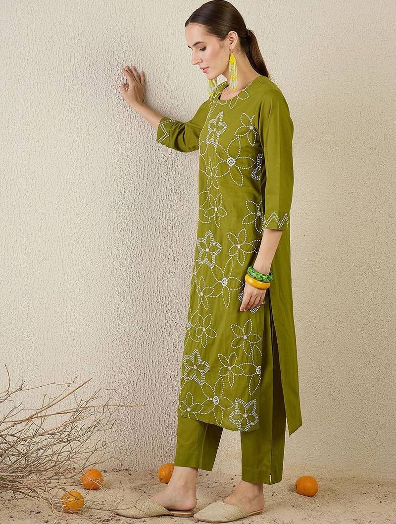 Women Floral Embroidered Cotton Kurta with Trousers