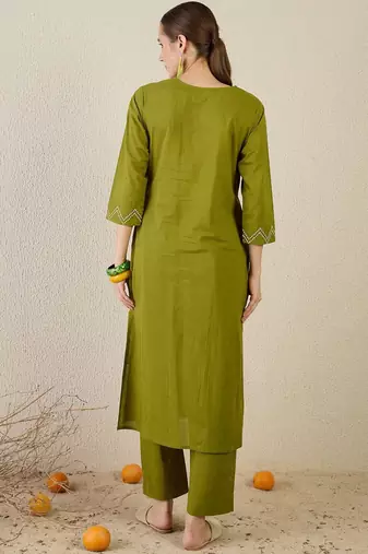 Women Floral Embroidered Cotton Kurta with Trousers