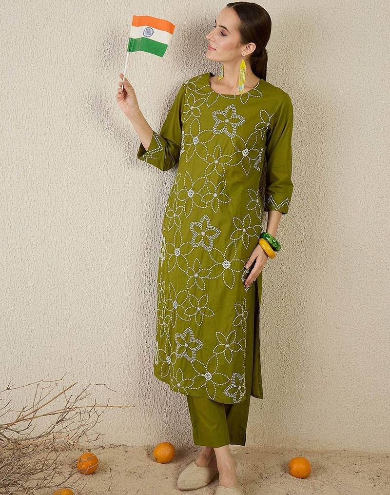 Women Floral Embroidered Cotton Kurta with Trousers