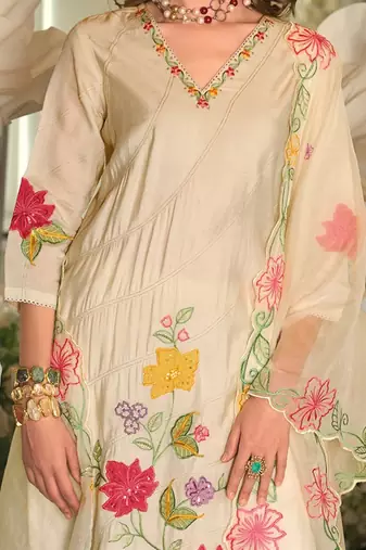 Women Floral Embroidered Regular Thread Work Kurta with Trousers & With Dupatta