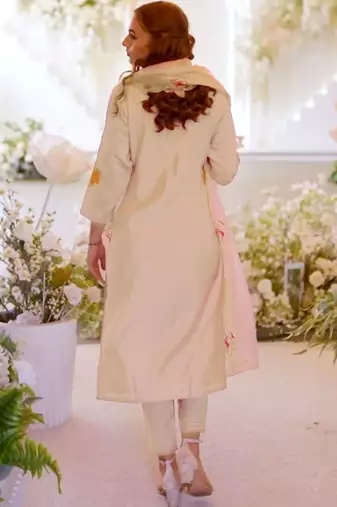 Women Floral Embroidered Regular Thread Work Kurta with Trousers & With Dupatta