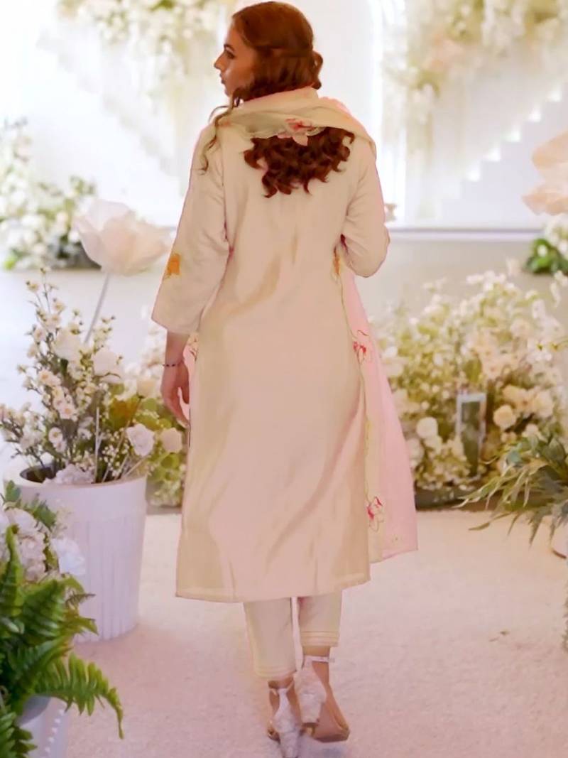 Women Floral Embroidered Regular Thread Work Kurta with Trousers & With Dupatta