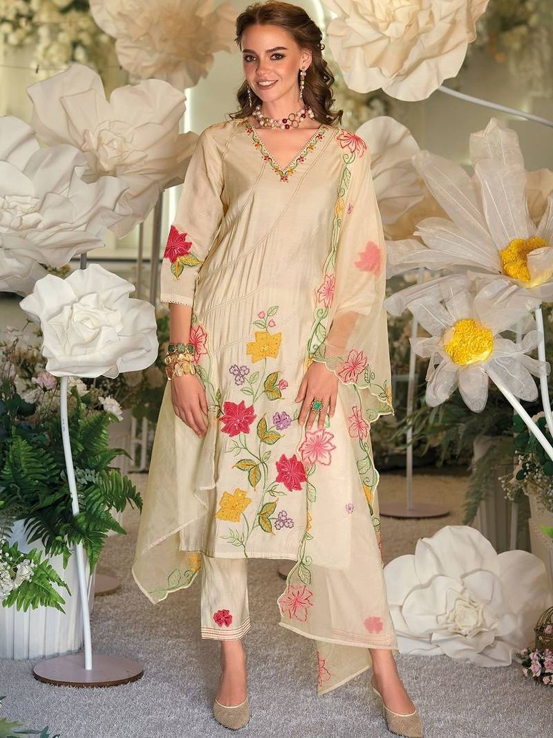 Women Floral Embroidered Regular Thread Work Kurta with Trousers & With Dupatta