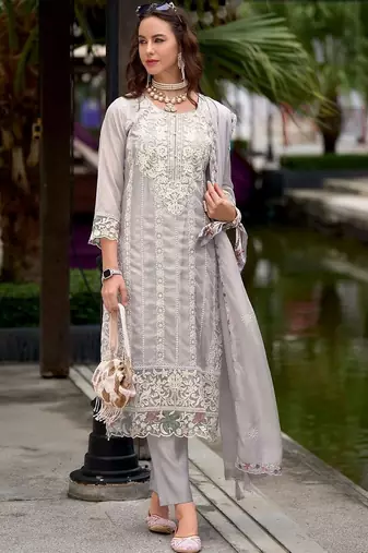 Women Floral Embroidered Regular Thread Work Kurta with Trousers & With Dupatta