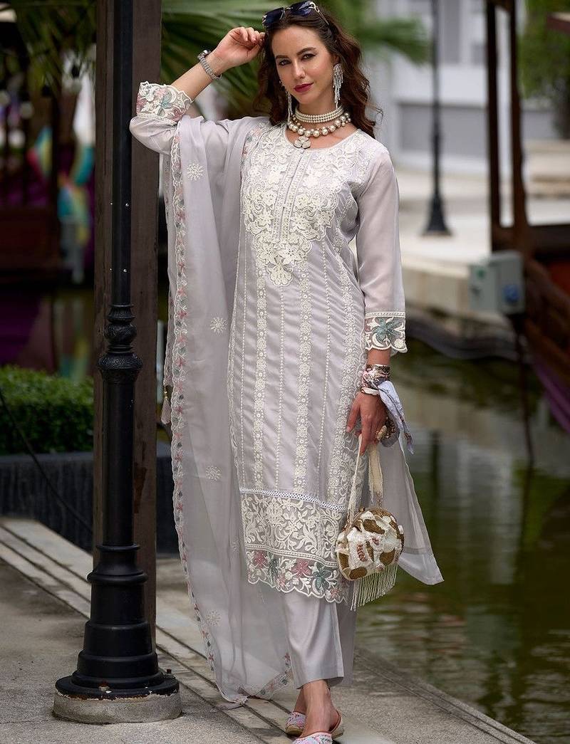Women Floral Embroidered Regular Thread Work Kurta with Trousers & With Dupatta