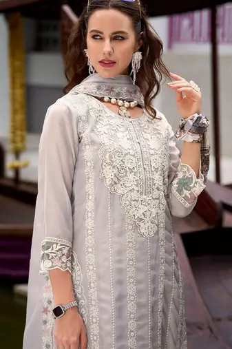Women Floral Embroidered Regular Thread Work Kurta with Trousers & With Dupatta