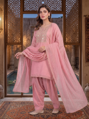Pink embroidered kurta set with farshi salwar & dupatta 2