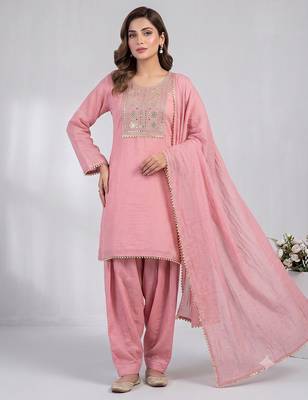 Pink embroidered kurta set with farshi salwar & dupatta 2