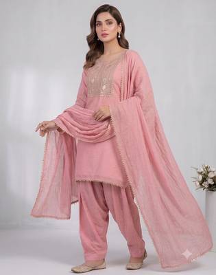 Pink embroidered kurta set with farshi salwar & dupatta 3