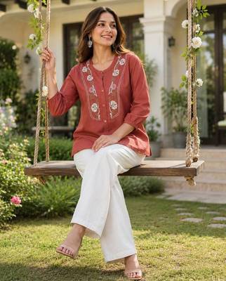 Peach embroidered short tunic kurti with off-white bottom set 2