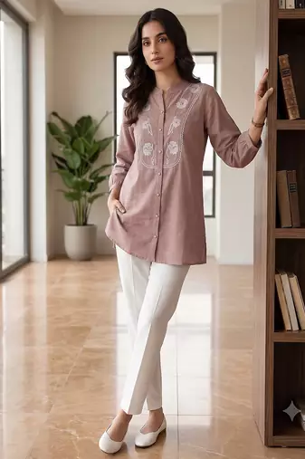 Oniun embroidered short tunic kurti with off-white bottom set