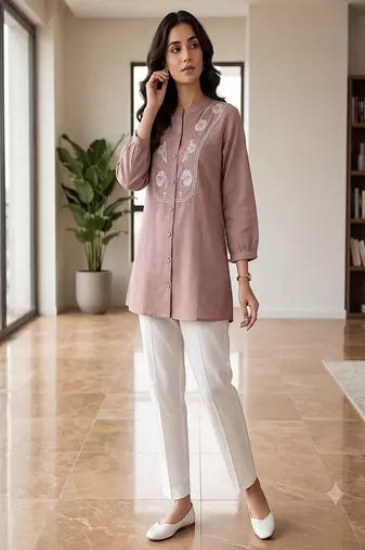 Oniun embroidered short tunic kurti with off-white bottom set
