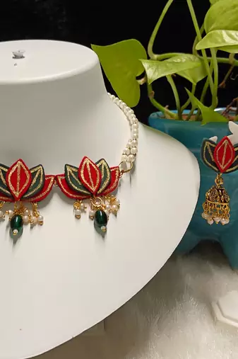 pushp lotus design necklace set