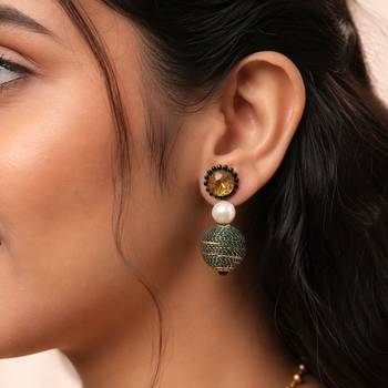 Multi color fashion earrings with trendy designer style 2