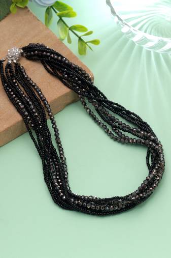 Black color magnetic beaded necklace with trendy style