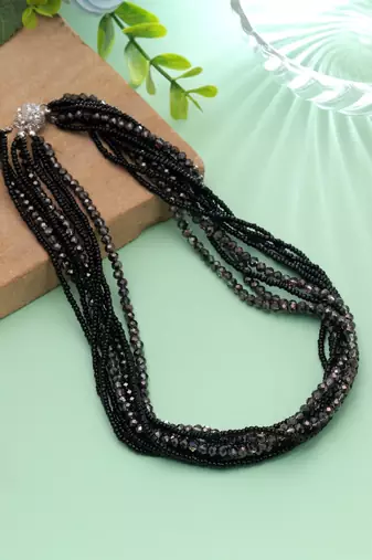 Black color magnetic beaded necklace with trendy style