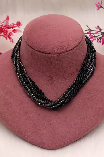 Black color magnetic beaded necklace with trendy style