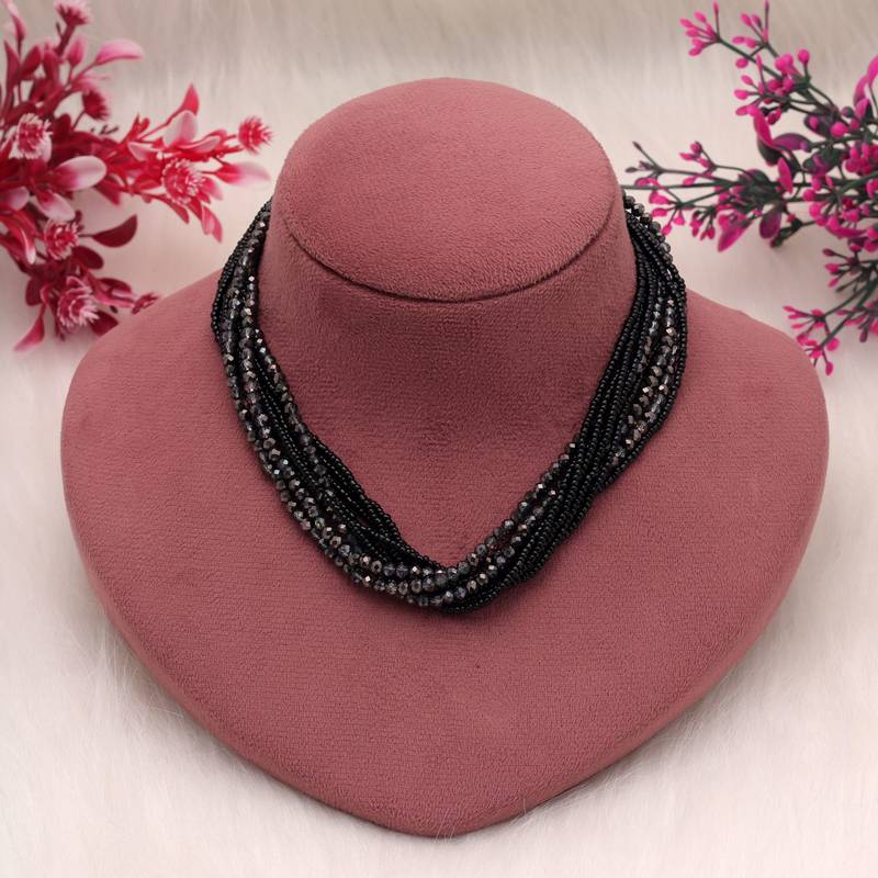 Black color magnetic beaded necklace with trendy style