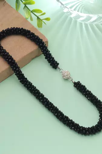 Black color magnetic beaded necklace with everyday style