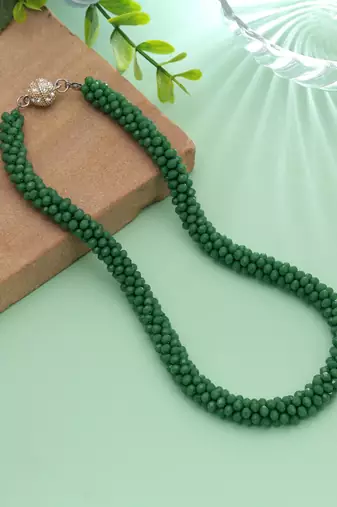 Green color magnetic beaded necklace with fashion style