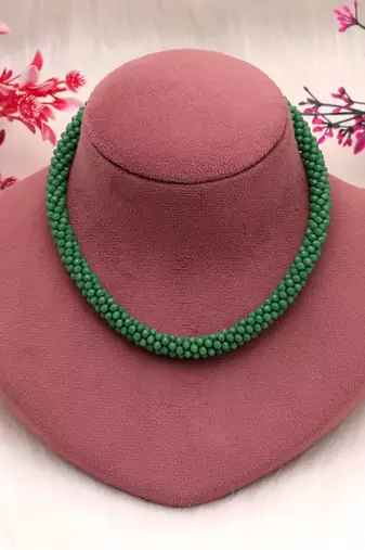 Green color magnetic beaded necklace with fashion style