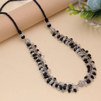 White & black color beaded necklace with modern style 2