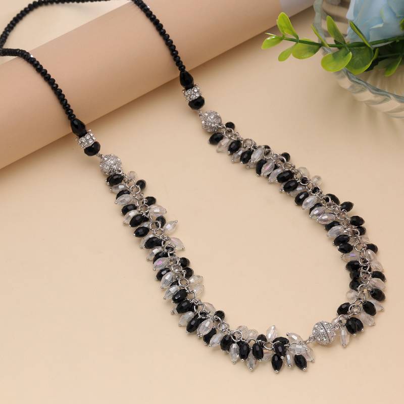 White & black color beaded necklace with modern style