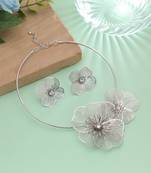 Silver color floral shape anti tarnish hasli necklace set