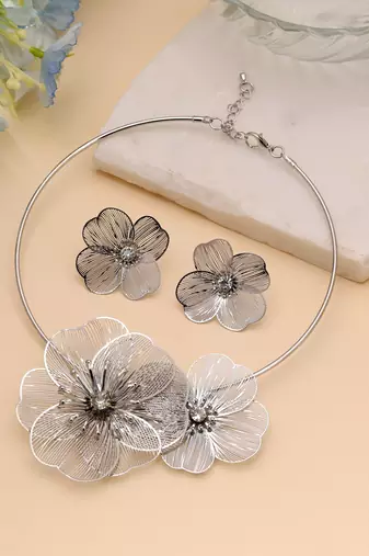 Silver color floral shape anti tarnish hasli necklace set