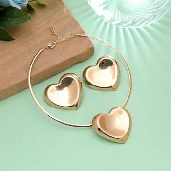 Gold color heart shape anti tarnish hasli necklace set 1