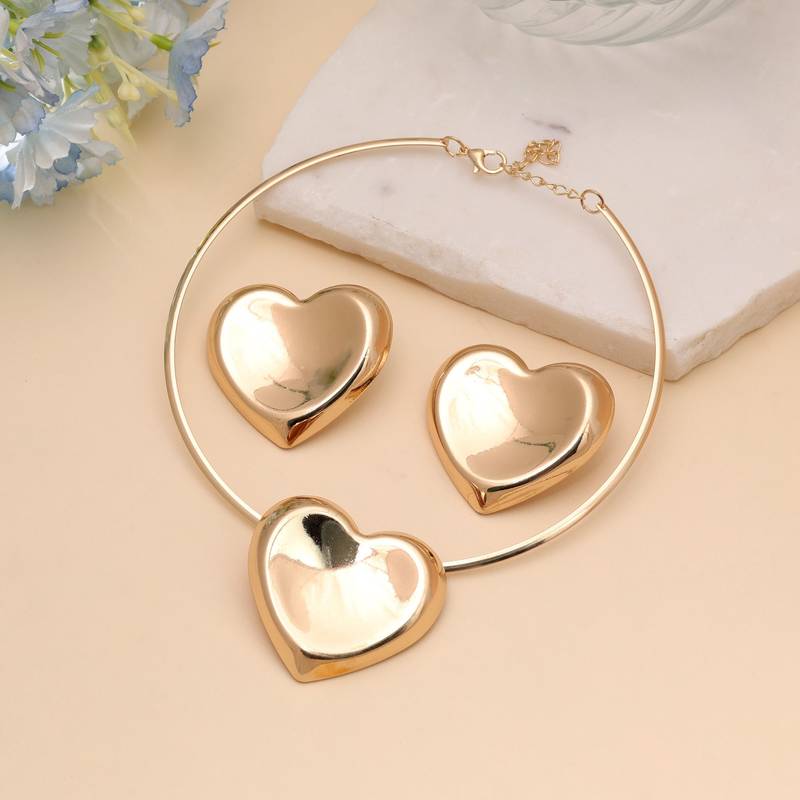Gold color heart shape anti tarnish hasli necklace set
