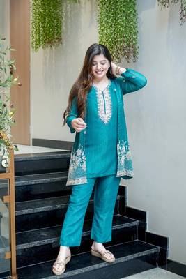 Embroidered Chinon Silk Straight Kurta Pant with Koti Set 1
