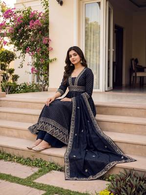 Printed Vichitra Silk Flared Kurta Palazzo and Dupatta Set 3