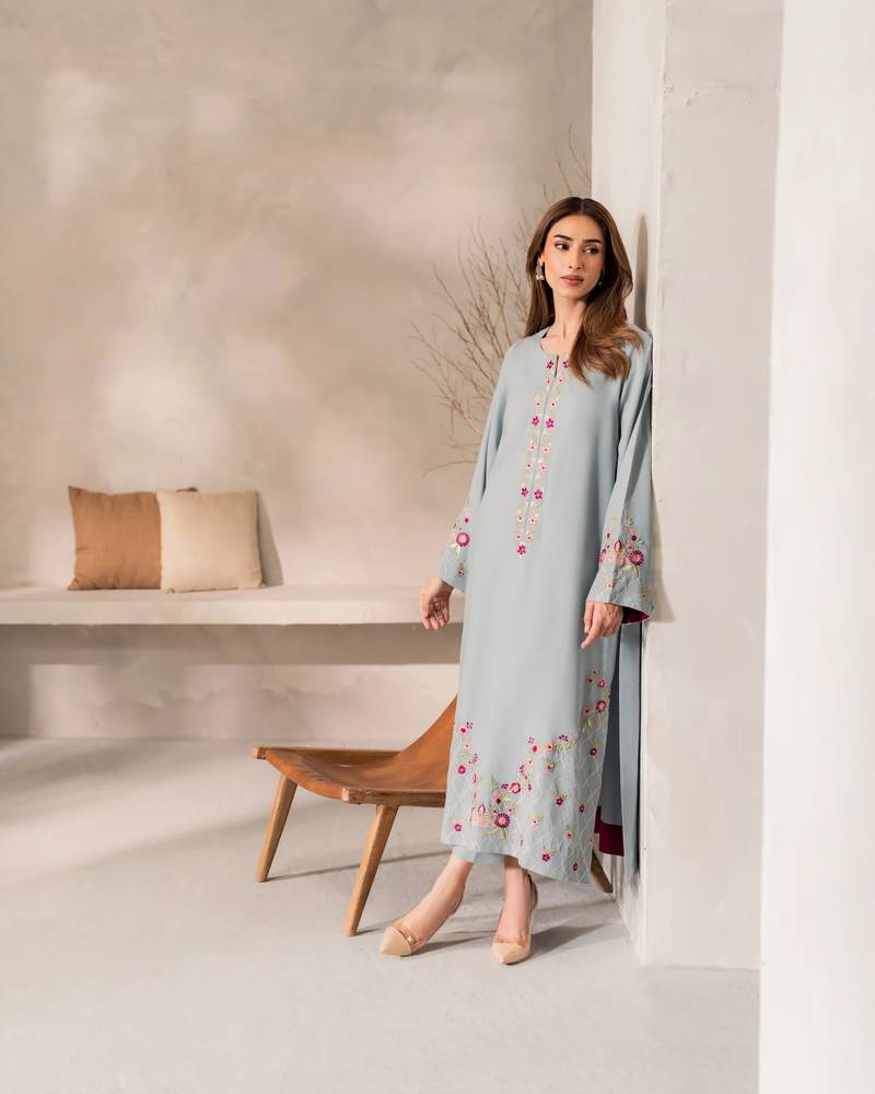 Women's Gorgeous Thread Work Chanderi Silk Fabric Straight Kurta Pant and Dupatta Set