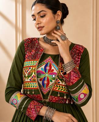 Green Cotton Gamthi Work Lehenga Choli with Koti 4