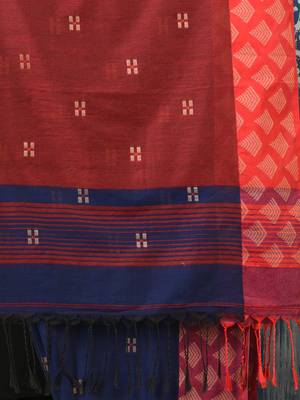 navy blue geometric motifs cotton blend handspun soft saree 4