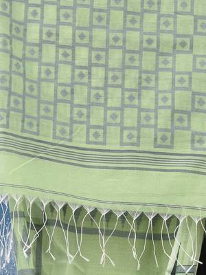 light green texture pattern cotton blend handspun soft saree 4