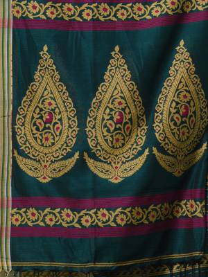 green geometric pattern cotton blend soft saree 4