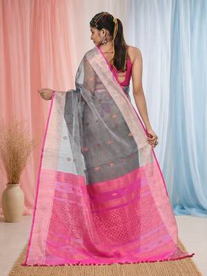elegant grey and pink resham saree with zari border 3