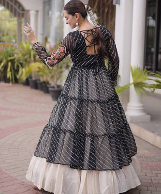 Garba outfits Black Laheriya Print Faux Georgette Kurti with Kora Cotton Lehenga Set 4