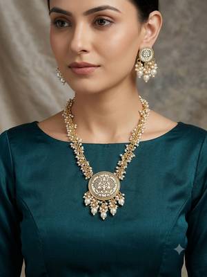 Gold-plated pearl beaded kundan style jewellery set with necklace & earrings 1