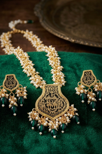 Gold-toned green pearl beaded thewa jewellery set with earrings