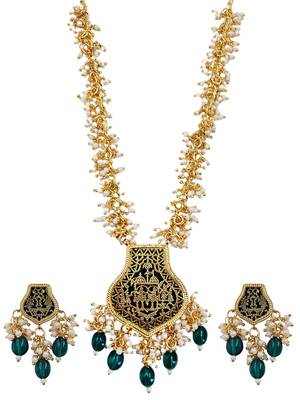Gold-toned green pearl beaded thewa jewellery set with earrings 2