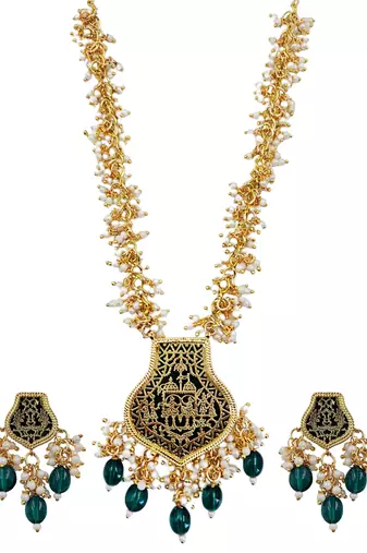 Gold-toned green pearl beaded thewa jewellery set with earrings