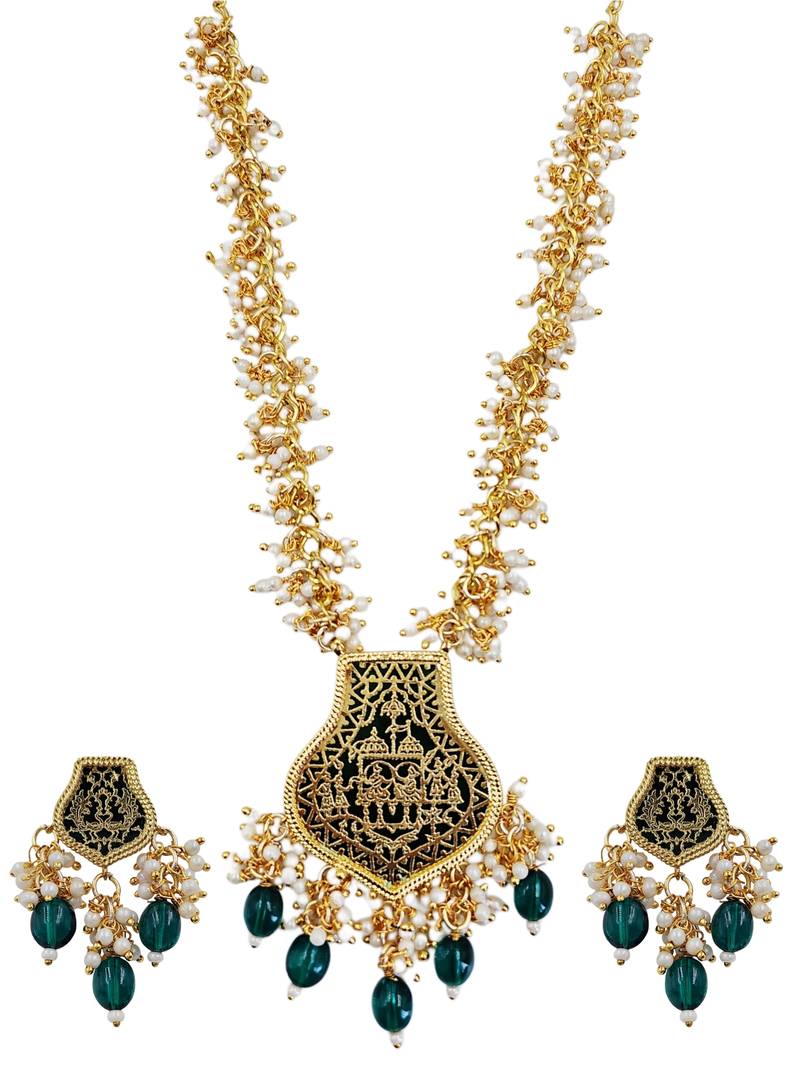 Gold-toned green pearl beaded thewa jewellery set with earrings