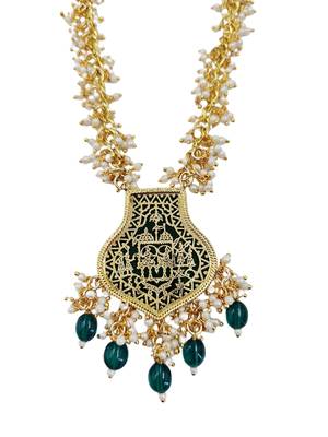 Gold-toned green pearl beaded thewa jewellery set with earrings 3