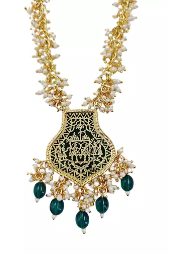 Gold-toned green pearl beaded thewa jewellery set with earrings