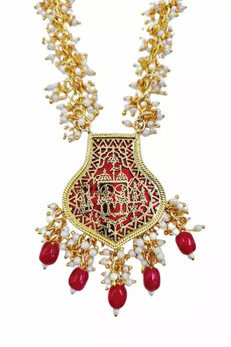 Gold-toned pearl beaded temple jewellery set with maroon stone pendant & earrings