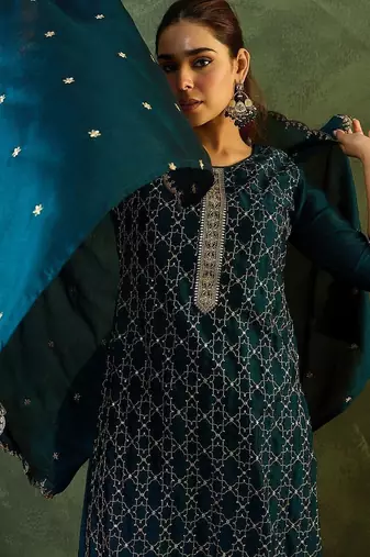 Women Ethnic Motifs Embroidered Regular Thread Work Kurta with Trousers & With Dupatta