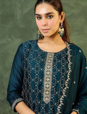 Women Ethnic Motifs Embroidered Regular Thread Work Kurta with Trousers & With Dupatta 2
